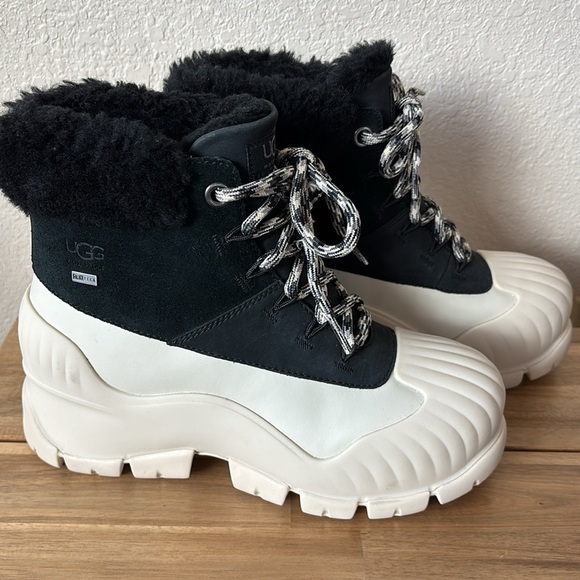 NWOT UGG Women's Adiroam Hiker Boot Black Size 9 - Picture 9 of 10